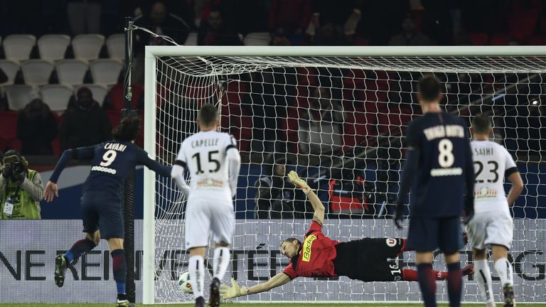 Paris Saint-Germain's Uruguayan forward Edinson Cavani scores from the spot against Angers