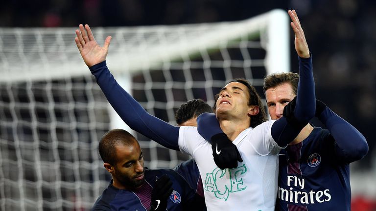 Paris Saint-Germain's Edinson Cavani paid tribute to the Chapecoense victims after scoring against Angers