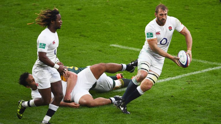 LONDON, ENGLAND - NOVEMBER 12: Chris Robshaw of England passes the ball to Marland Yarde  during the Old Mutual Wealth Series match between England and Sou