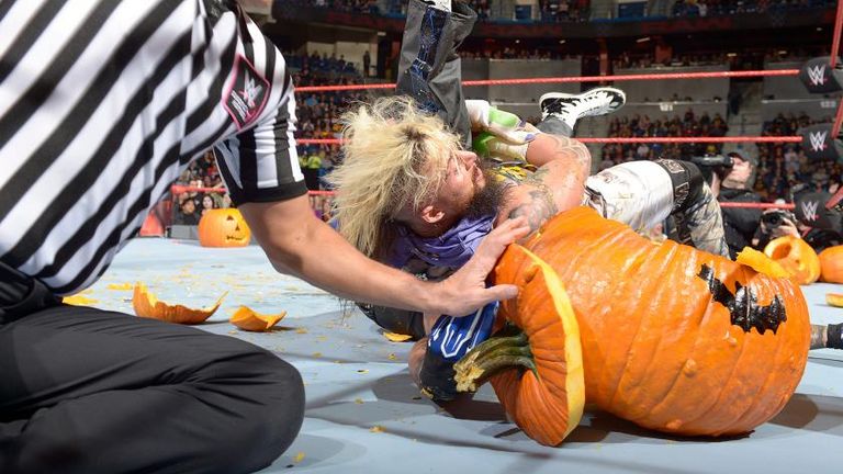 WWE Raw - Enzo Amore v Luke Gallows - Trick or Street Fight
