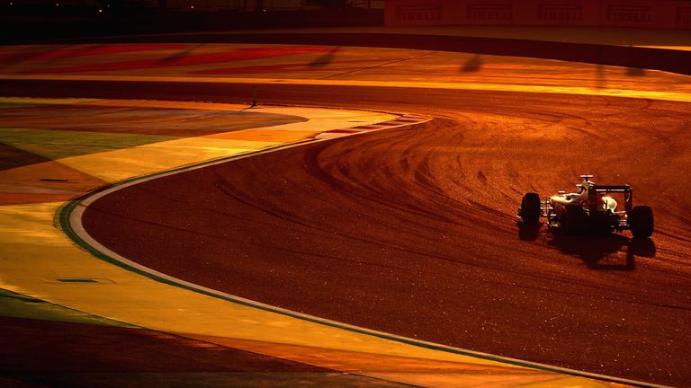 Carlos Sainz in the Bahrain GP twilight - Picture from Getty Images  