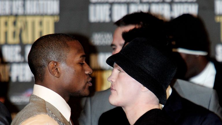 Floyd Mayweather Jr. and Ricky Hatton (R) go face to face during the final press conference