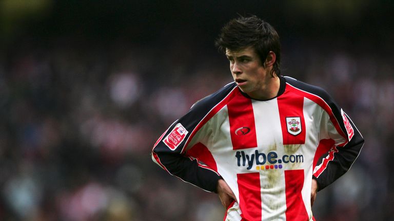 MANCHESTER, UNITED KINGDOM - JANUARY 28: Gareth Bale of Southampton looks on during the FA Cup sponsored by E.ON Fourth Round match between Manchester City