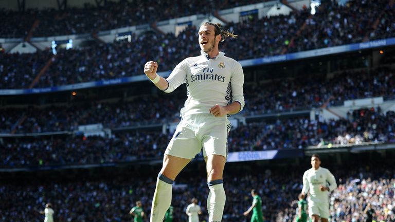 MADRID, SPAIN - NOVEMBER 06:  Gareth Bale of Real Madrid celebrates after scoring his 2nd goal during the Liga match between Real Madrid CF and Leganes on 