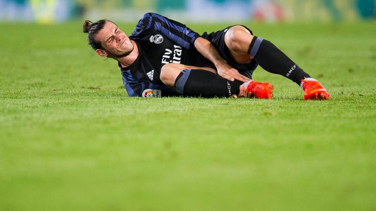 SAN SEBASTIAN, SPAIN - AUGUST 21:  Gareth Bale of Real Madrid reacts during the La Liga match between Real Sociedad de Futbol and Real Madrid at Estadio An