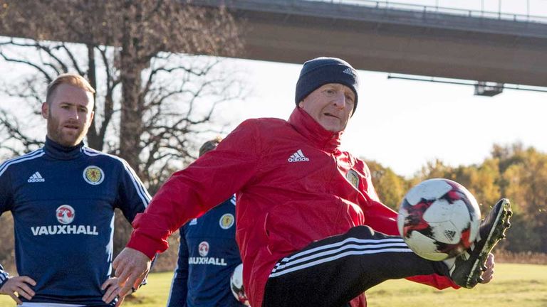 Andy Walker says Gordon Strachan will not remain as Scotland boss if they lose to England