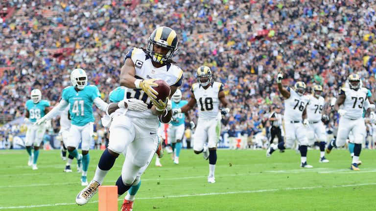 LOS ANGELES, CA - NOVEMBER 20:  Todd Gurley #30 of the Los Angeles Rams rushes for 24 yards to score a touchdown in front of Michael Thomas #31 of the Miam