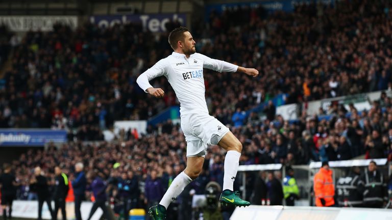 Gylfi Sigurdsson equalises for Swansea against Crystal Palace