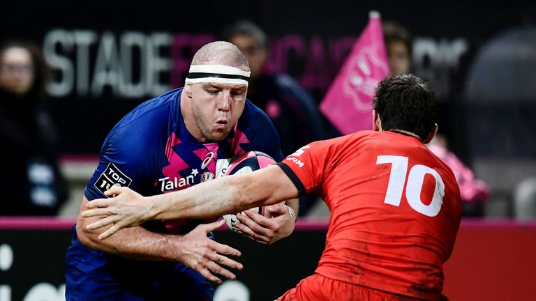 Stade Francais Paris' South African prop Heinke van der Merwe (L) vies with Lyon's Australian fly-half Mike Harris during the French Top 14 