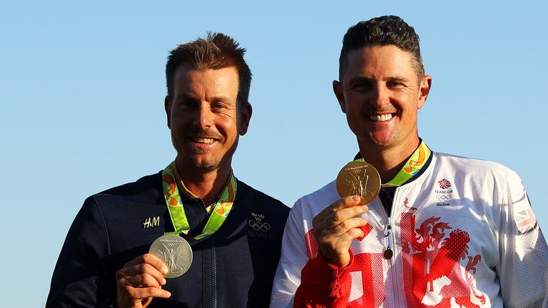 Justin Rose (R) of Great Britain celebrates with the gold medal and Henrik Stenson (L) of Sweden, silver medal, after the final round of men's golf on Day 