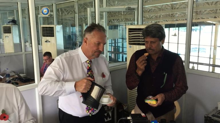 Sir Ian Botham and Kapil Dev join in the Mannequin Challenge