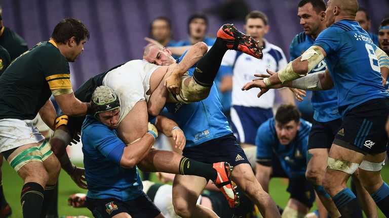 Italy's Francesco Minto (2ndL) and Giorgio Bronzini (4thL) tackle South Africa's player Seven Kitshoff during the rugby union Test match between Italy and 