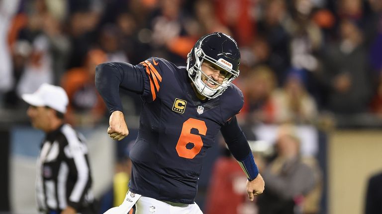 CHICAGO, IL - OCTOBER 31:  Jay Cutler #6 of the Chicago Bears celebrates after a touchdown by Jordan Howard #24 (not pictured) during the second quarter ag