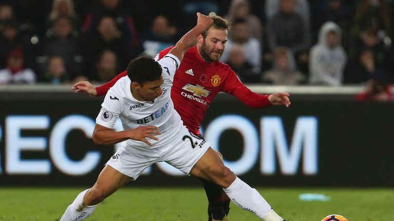 Swansea City's Ecuadorian midfielder Jefferson Montero (L) vies with Manchester United's Spanish midfielder Juan Mata during the English Premier League foo