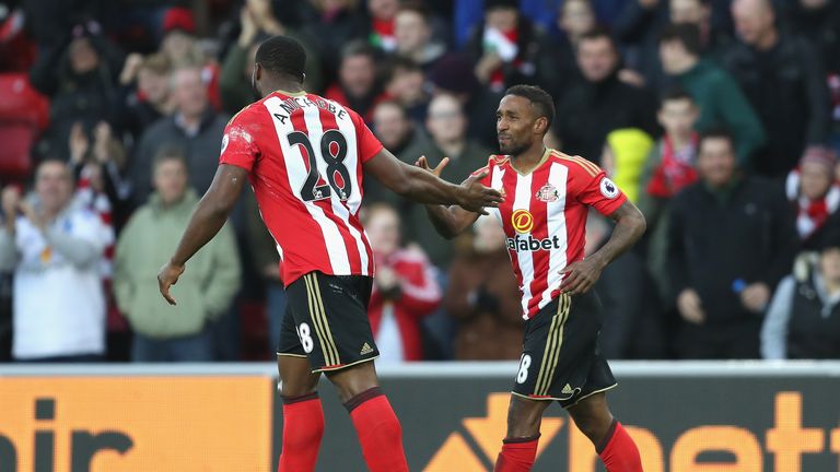 Jermain Defoe (R) celebrates giving Sunderland the lead with his 150th goal in the Premier League