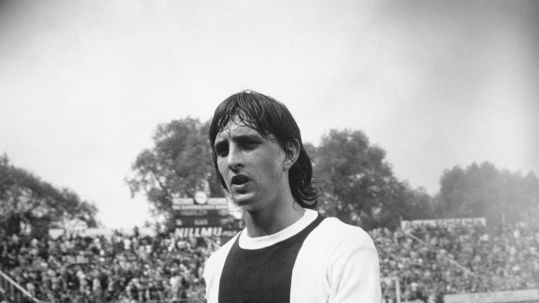 Dutch footballer Johan Cruyff playing for AFC Ajax, June 1971. (Photo by Evening Standard/Hulton Archive/Getty Images) 