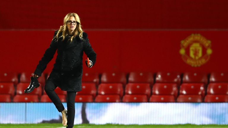 MANCHESTER, ENGLAND - NOVEMBER 27:  Actress Julia Roberts takes off her shoe on the pitch after the Premier League match between Manchester United and West