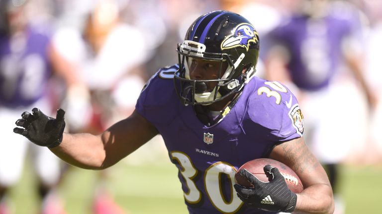 BALTIMORE, MD - OCTOBER 09:  Kenneth Dixon #30 of the Baltimore Ravens runs with the ball in the second quarter during a football game against the Washingt