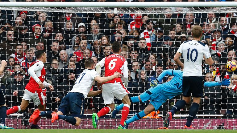 Arsenal's Chilean striker Alexis Sanchez (L) and Arsenal's French defender Laurent Koscielny (C) watch as Tottenham Hotspur's Austrian defender Kevin Wimme