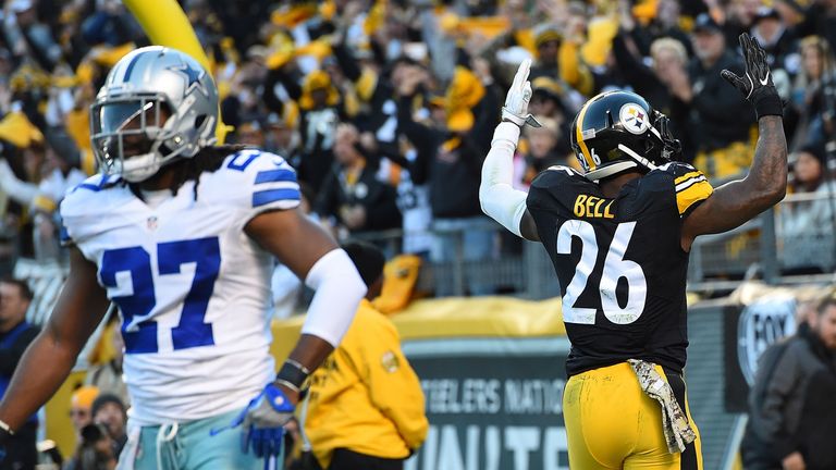 PITTSBURGH, PA - NOVEMBER 13:  Le'Veon Bell #26 of the Pittsburgh Steelers celebrates his touchdown as J.J. Wilcox #27 of the Dallas Cowboys walks off the 