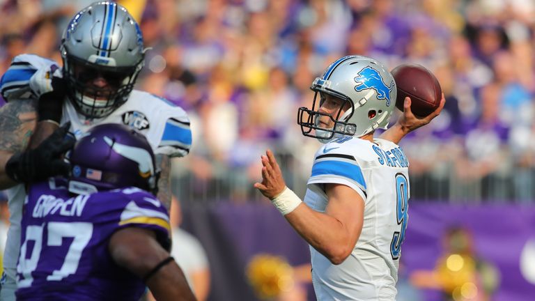 MINNEAPOLIS, MN - NOVEMBER 6:  Matthew Stafford #9 of the Detroit Lions drops back to pass during the first quarter of the game on November 6, 2016 at US B