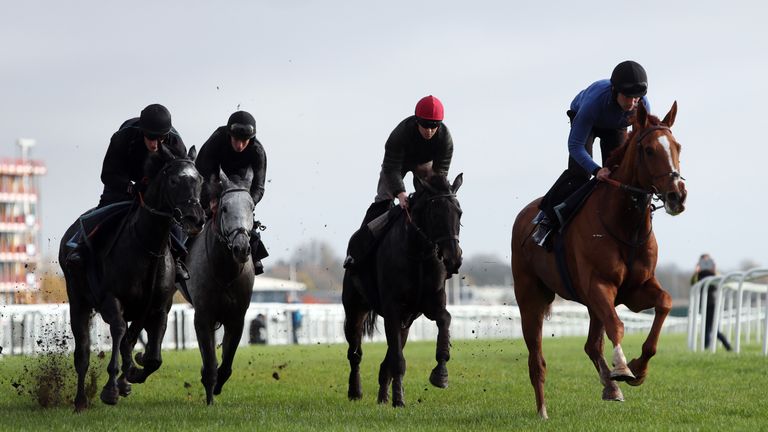 Triolo D'Alene (front) leads Many Clouds (red cap) 