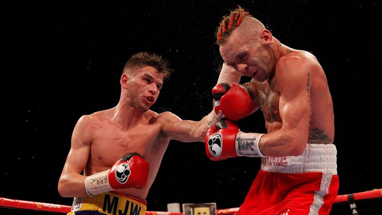 Martin J Ward retains British title with win over Ronnie Clark