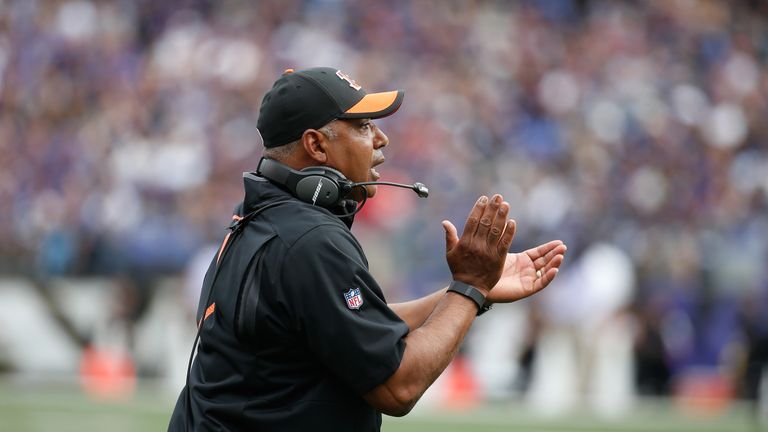 BALTIMORE, MD - SEPTEMBER 27:  Head coach Marvin Lewis of the Cincinnati Bengals looks on from the sidelines against the Baltimore Ravens at M&T Bank Stadi