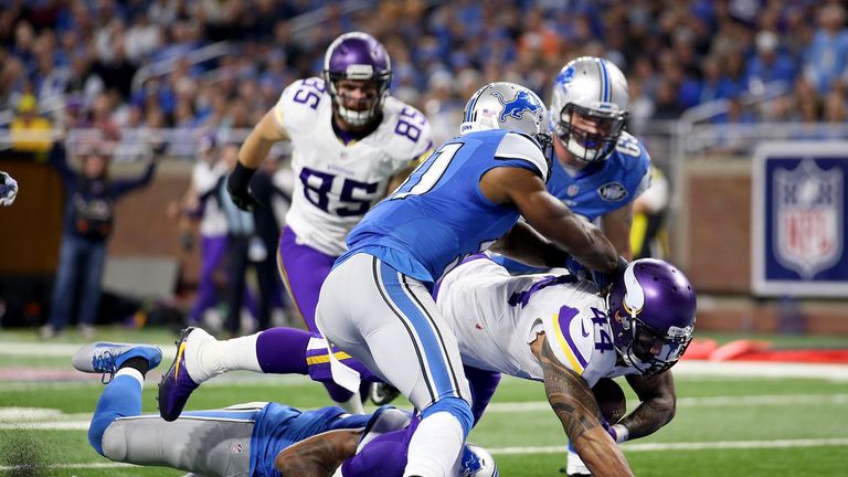 DETROIT, MI - NOVEMBER 24: Matt Asiata #44 of the Minnesota Vikings reaches over the goal line for a touchdown during first quarter action against the Detr