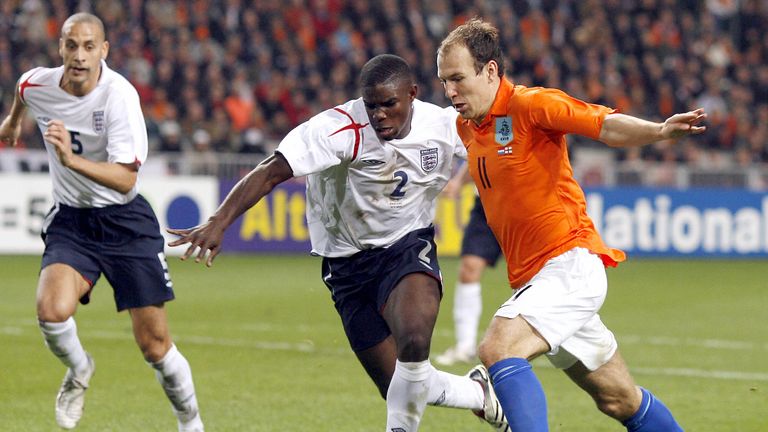 Amsterdam, NETHERLANDS:  Dutch midfielder Arjen Robben (R) vies with England's Micah Richards during their International friendly football match at the Ams