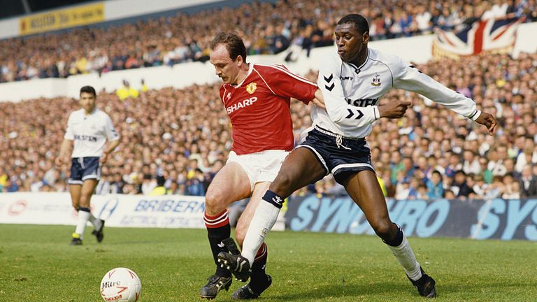Mitchell Thomas (r) of Spurs challenges Mike Phelan of Manchester United in 1990 during a Division One match