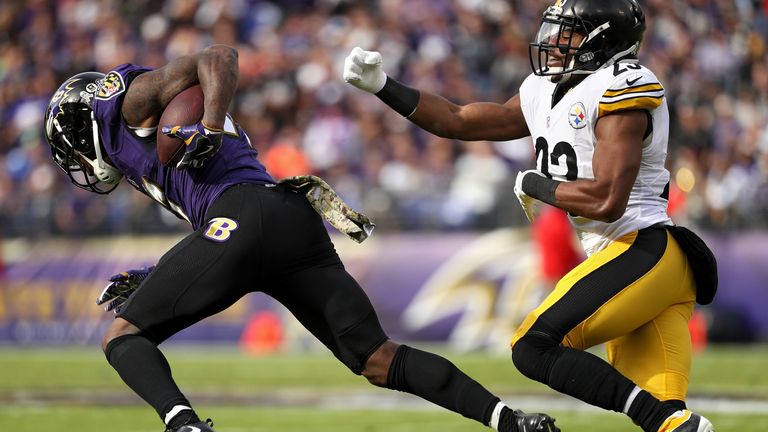 BALTIMORE, MD - NOVEMBER 6: Wide receiver Mike Wallace #17 of the Baltimore Ravens scores a first quarter touchdown past free safety Mike Mitchell #23 of t