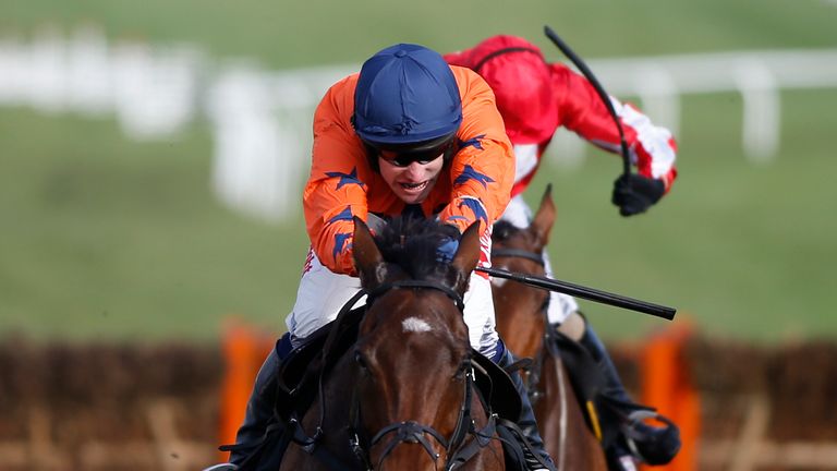 Tom Scudamore riding Moon Racer