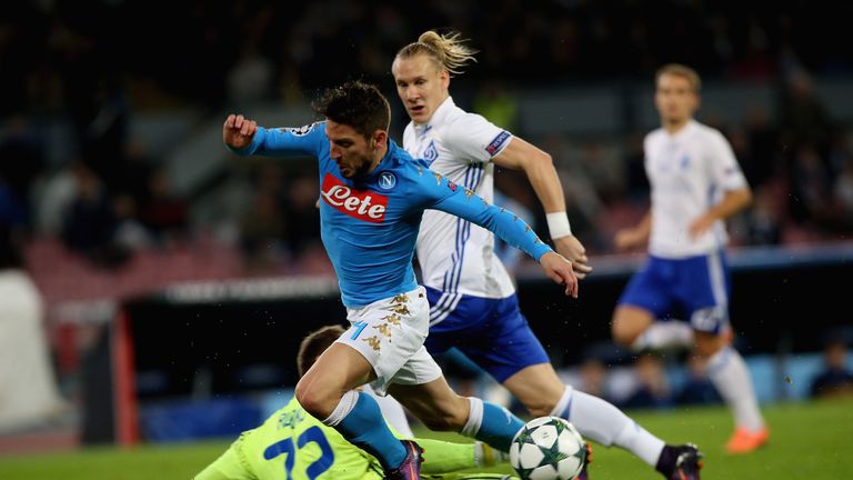 Dries Mertens of Napoli competes for the ball with Dynamo's Artur Rudko 