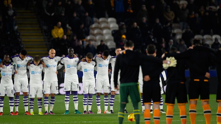 Newcastle and Hull players observe a minute's silence for the victims of the plane crash involving the Brazilian club Chapecoense 