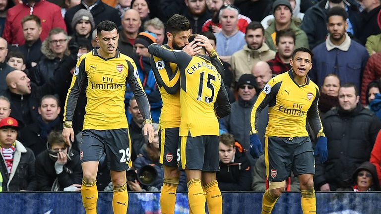 Arsenal's French striker Olivier Giroud (2L) celebrates scoring his team's first goal with Arsenal's English midfielder Alex Oxlade-Chamberlain (2R), Arsen