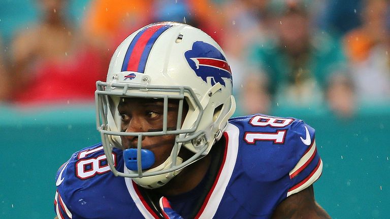 MIAMI GARDENS, FL - SEPTEMBER 27:  Percy Harvin #18 of the Buffalo Bills rushes during a game against the Miami Dolphins at Sun Life Stadium on September 2