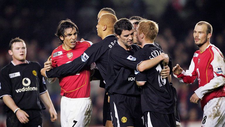 Paul Scholes of Manchester United clashes with Robert Pires of Arsenal 