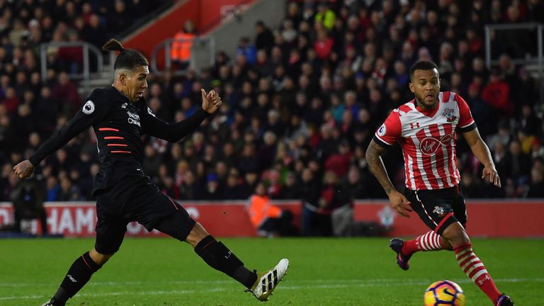 Liverpool's Brazilian midfielder Roberto Firmino (L) shoots but fails to score during the English Premier League football match between Southampton and Liv