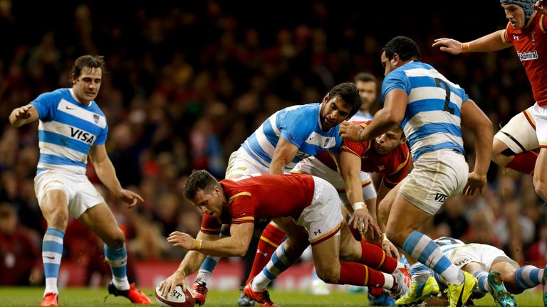 Gareth Davies scores Wales' second try against Argentina