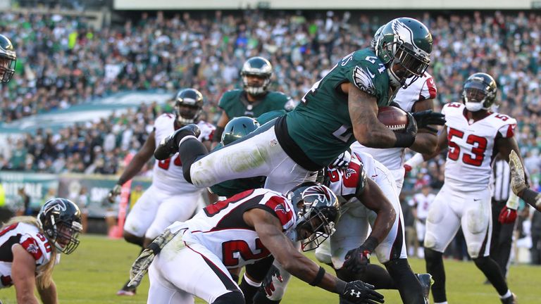 PHILADELPHIA, PA - NOVEMBER 13: Ryan Mathews #24 of the Philadelphia Eagles leaps over Robert Alford #23 of the Atlanta Falcons to score a touchdown in the