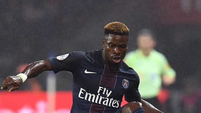 Paris Saint-Germain's Ivorian defender Serge Aurier controls the ball during the French L1 football match between Paris Saint-Germain and Olympique of Mars