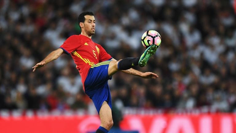 LONDON, ENGLAND - NOVEMBER 15:  Sergio Busquets of Spain controls the ball during the international friendly match between England and Spain at Wembley Sta