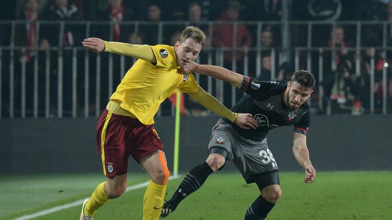 Sparta Prague's Czech striker Lukas Julis (L) and Southampton's English midfielder Sam McQueen vie for tha ball duding the UEFA Europa League group K footb