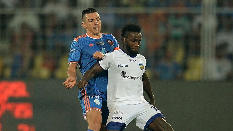 Stiven Mendoza shields the ball away from Lucio in the 2015 Indian Super League final