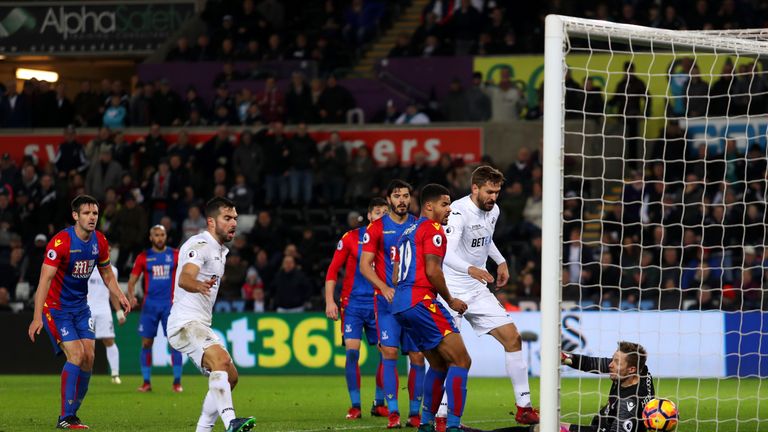 Fernando Llorente (2nd R) of Swansea City scores his team's fifth goal past Wayne Hennessey of Crystal Palace during the Prem