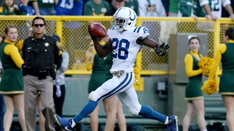 GREEN BAY, WI - NOVEMBER 06:  Jordan Todman #28 of the Indianapolis Colts returns the opening kickoff for a touchdown in the first quarter against the Gree