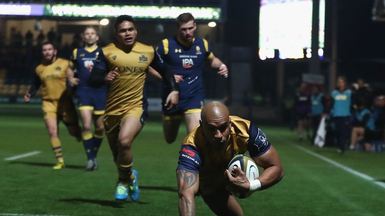 WORCESTER, ENGLAND - NOVEMBER 04:  Tom Varndell of Bristol scores a try during the Anglo-Welsh Cup match between Worcester Warriors and Bristol at Sixways 