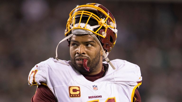 PHILADELPHIA, PA - DECEMBER 26: Trent Williams #71 of the Washington Redskins walks off the field at the end of the first half against the Philadelphia Eag