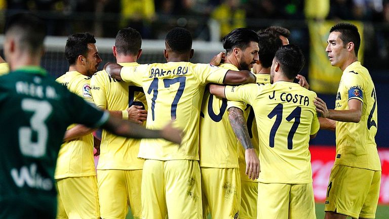 Villarreal's Italian midfielder Roberto Soriano (3rdR) celebrates with teammates after scoring